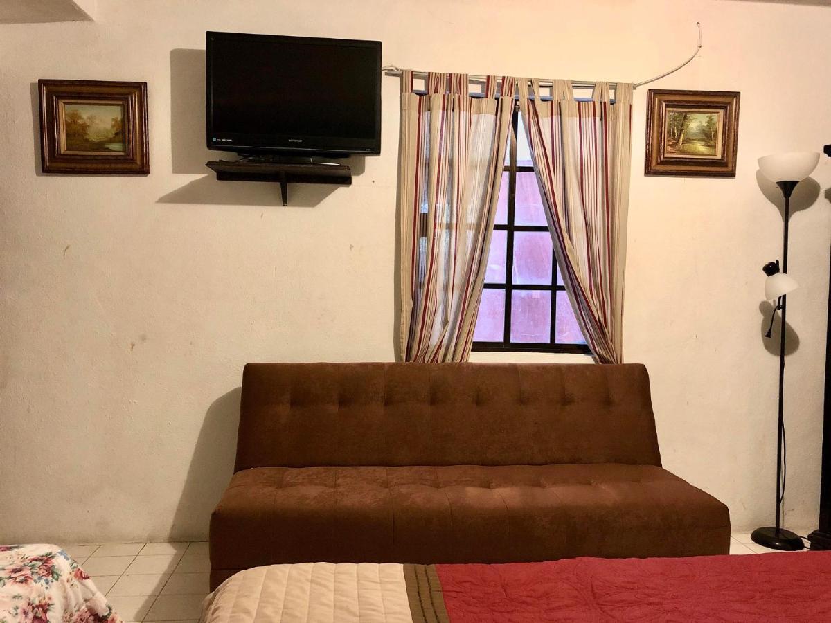 Oyo Hotel Cuatro Reales Galeana Exteriör bild